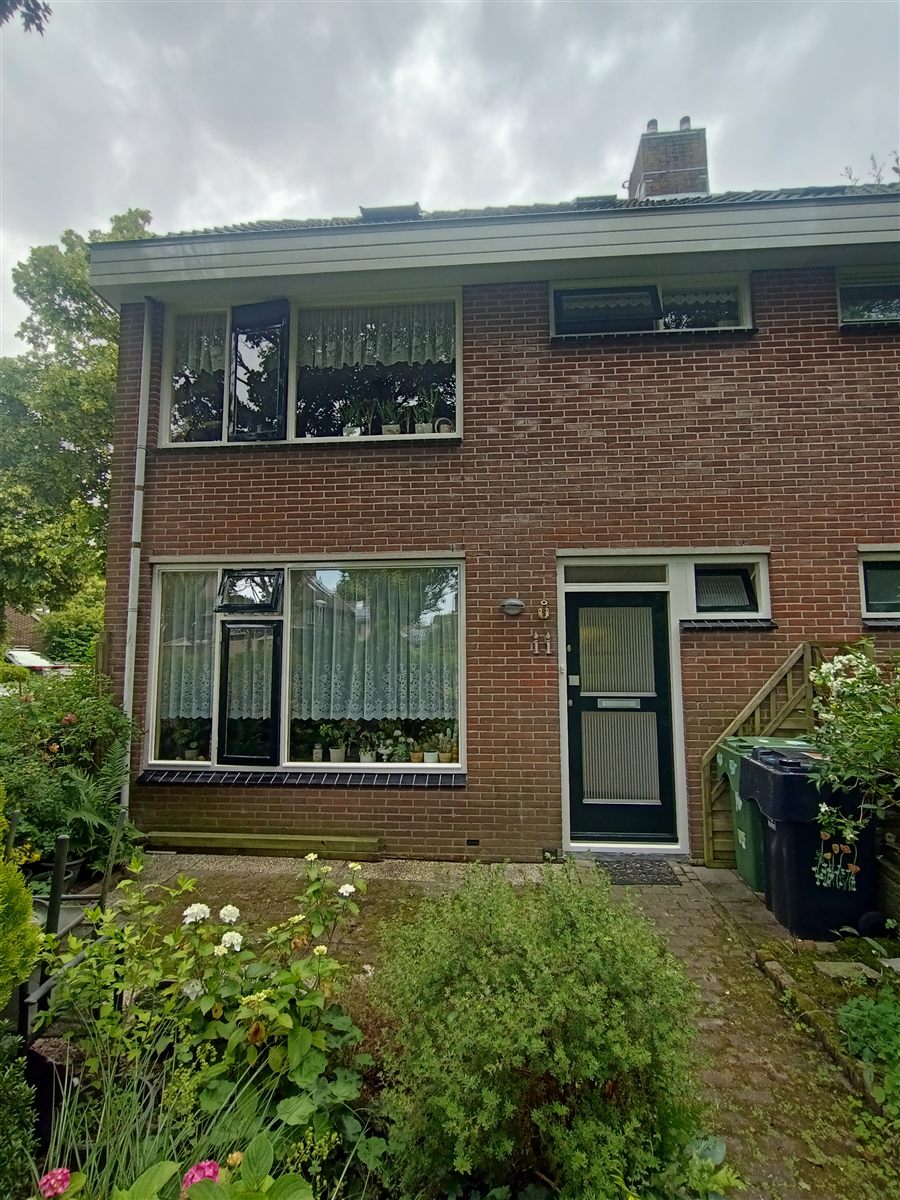 Rijtjeswoning buitenschilderwerk kozijnen en gevel